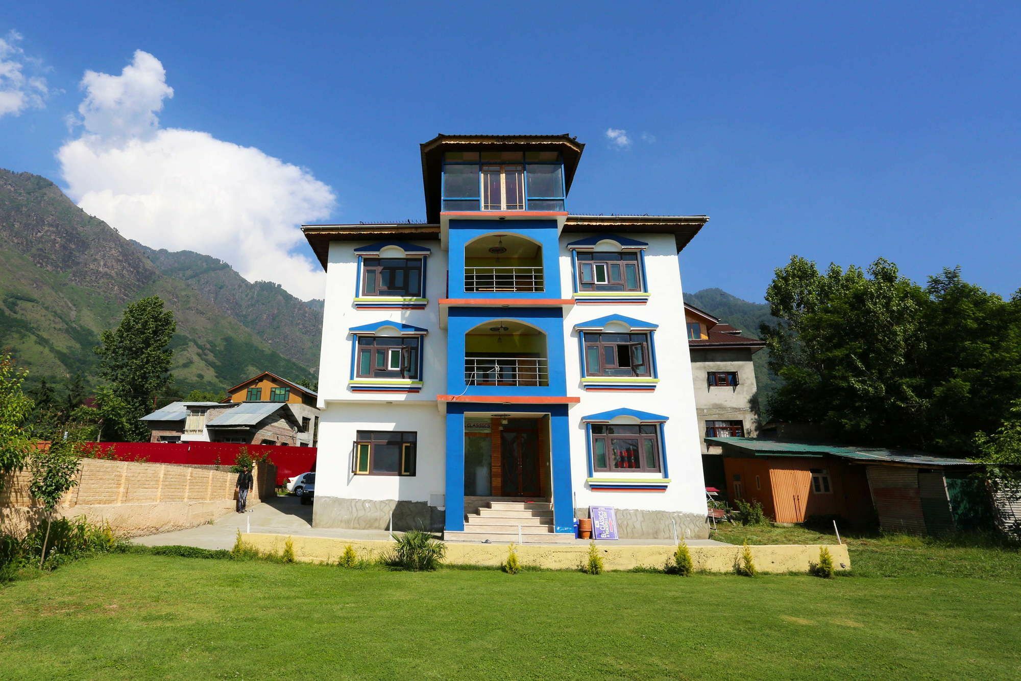 Super Oyo Hotel El Classics Srīnagar Dış mekan fotoğraf